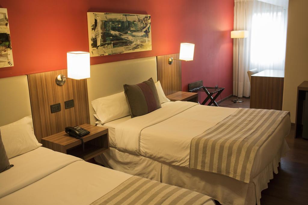 Hotel Bicentenario Suites & Spa San Miguel de Tucumán Værelse billede